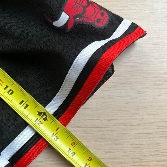 Rare Chicago Bulls Mitchell & Ness Short - Size XS New - Picture 9 of 9